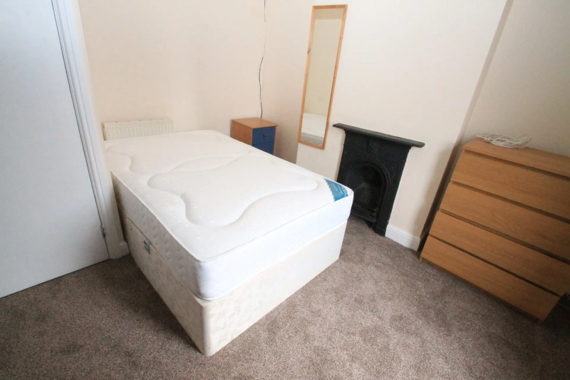 Victoria Terrace, LN1 1HZ - 4 Bed - Thumbnail 6